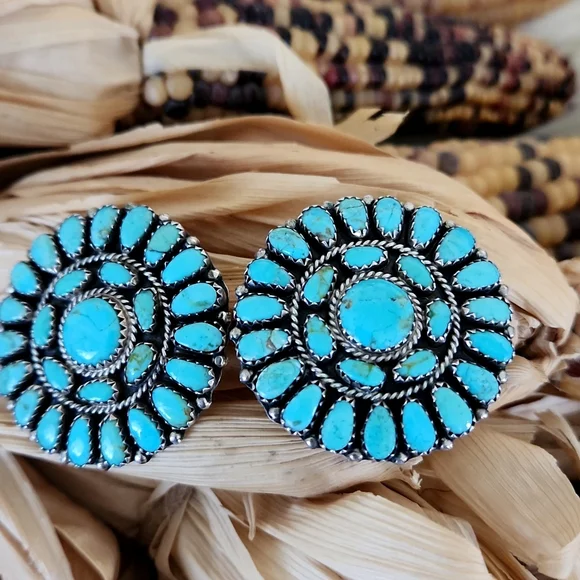 Stunning Vintage Native American Navajo Turquoise Flower Cluster Earrings 🩵🎁
